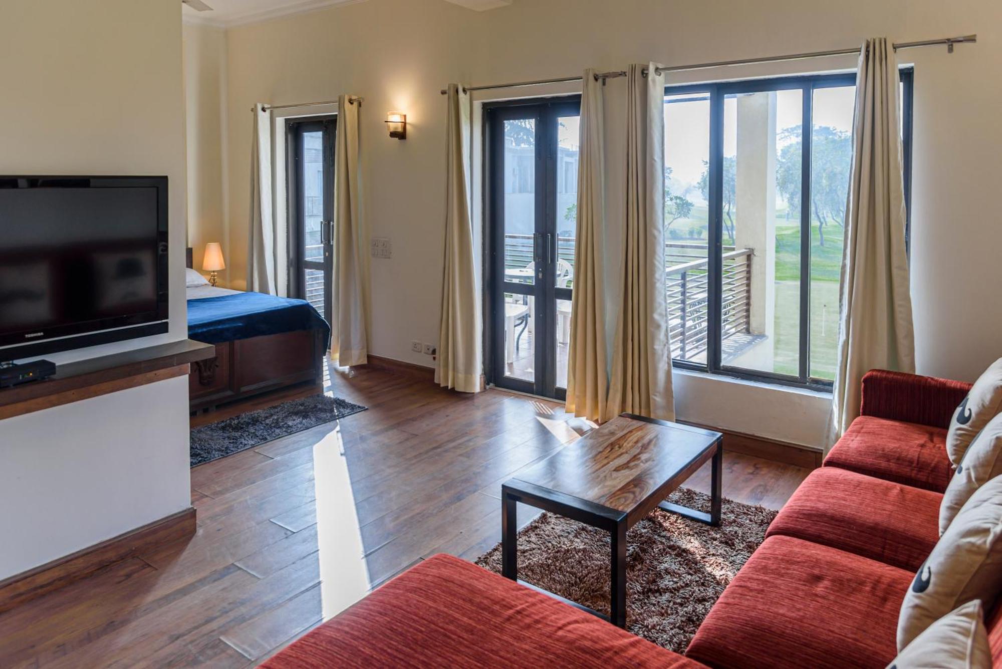 Beautiful Apartments at Tarudhan Valley Golf Resort, Manesar Gurgaon Chambre photo