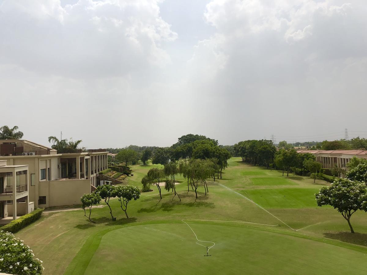 Beautiful Apartments at Tarudhan Valley Golf Resort, Manesar Gurgaon Extérieur photo