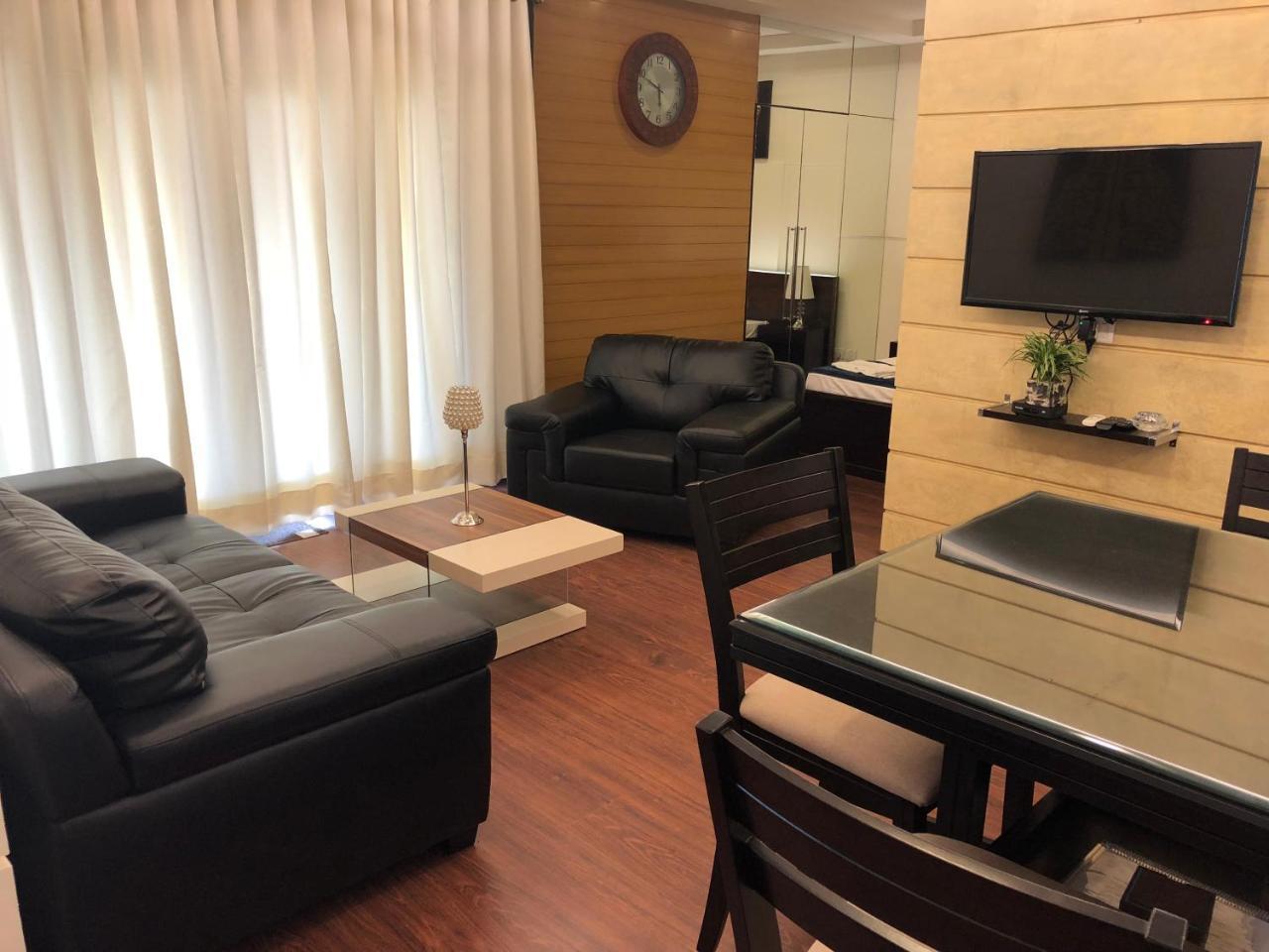 Beautiful Apartments at Tarudhan Valley Golf Resort, Manesar Gurgaon Extérieur photo
