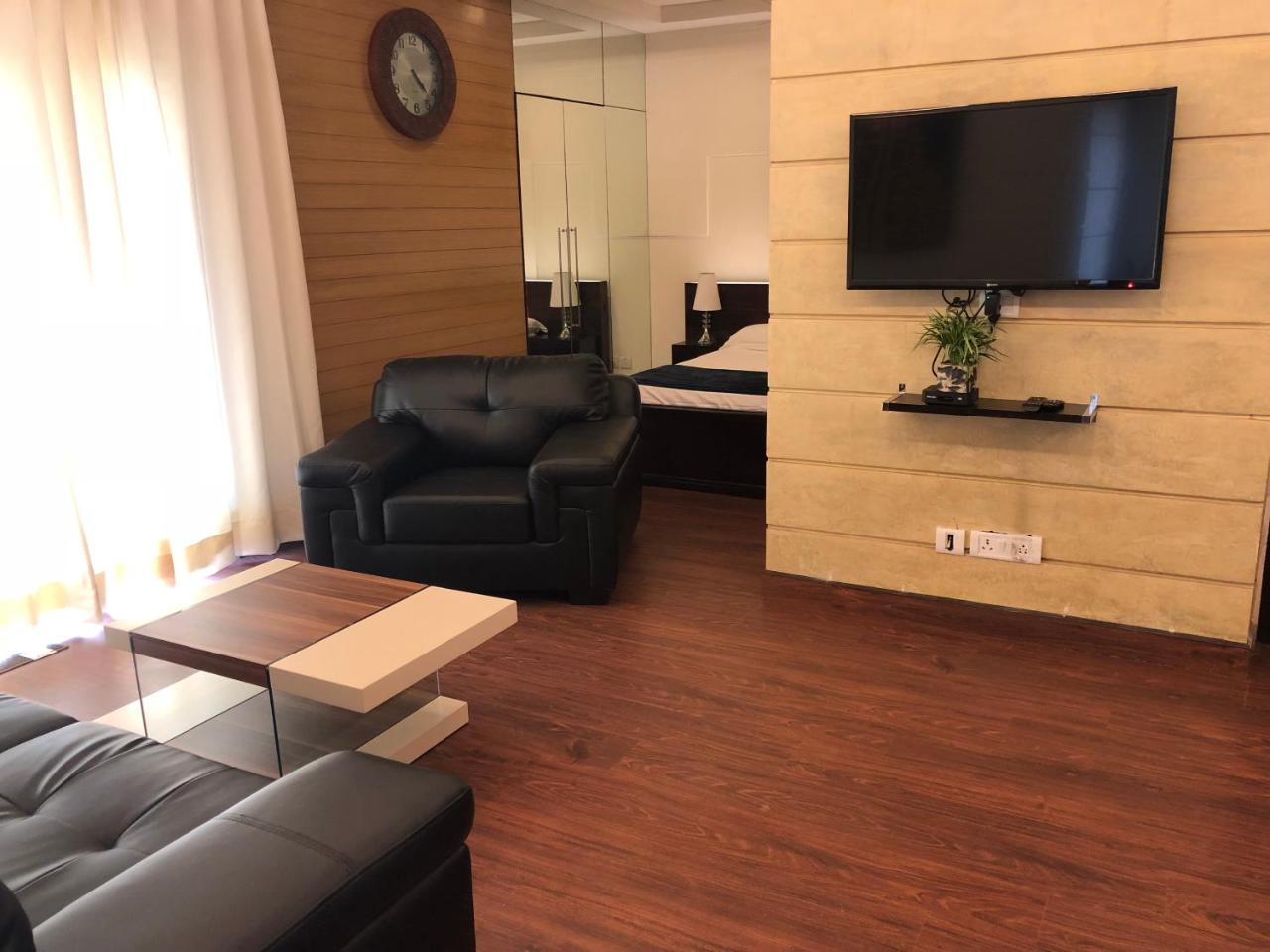 Beautiful Apartments at Tarudhan Valley Golf Resort, Manesar Gurgaon Extérieur photo