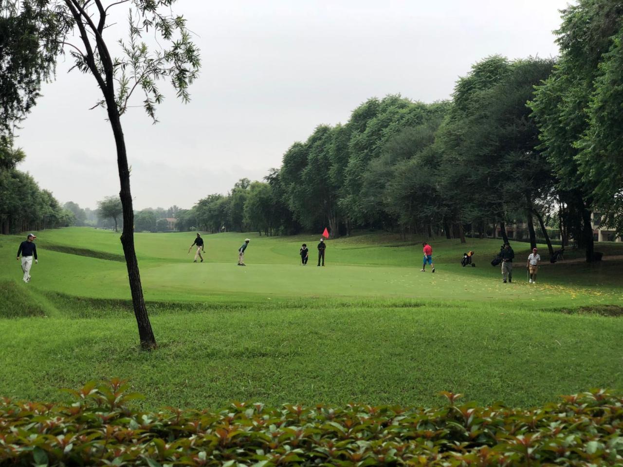 Beautiful Apartments at Tarudhan Valley Golf Resort, Manesar Gurgaon Extérieur photo